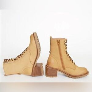 Seychelles Anthropologie Irresistible Combat Boot Tan Nubuck Size 8